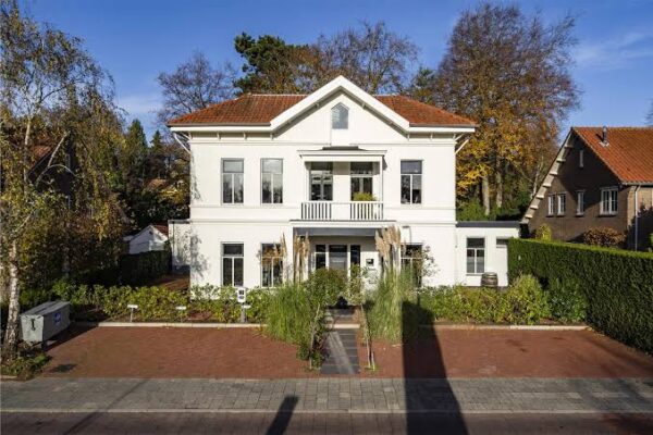 Kantoorpand in Hilversum