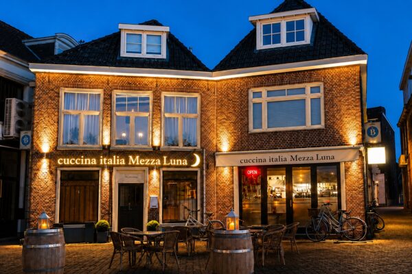 Horecapand met bovenwoning Sneek